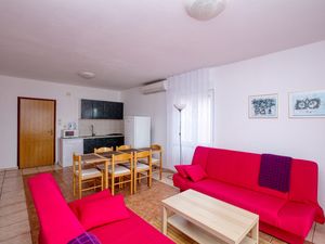 23539173-Ferienwohnung-6-Pirovac-300x225-3