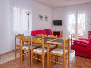 23539173-Ferienwohnung-6-Pirovac-300x225-4