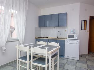 23539174-Ferienwohnung-4-Pirovac-300x225-5