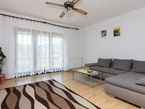 23933023-Ferienwohnung-4-Pirovac-300x225-4