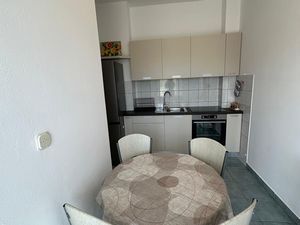 23933066-Ferienwohnung-5-Pirovac-300x225-1