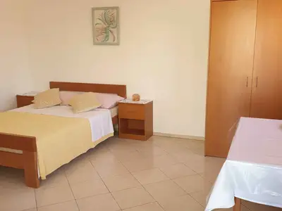 Ferienwohnung für 2 Personen (20 m²) in Pirovac 1/10