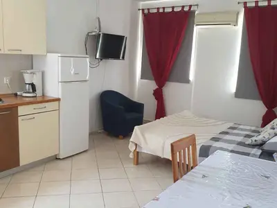 Ferienwohnung für 2 Personen (20 m²) in Pirovac 1/10