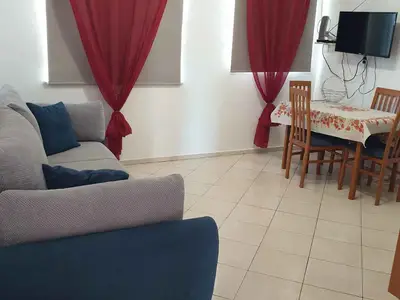 Ferienwohnung für 4 Personen (45 m²) in Pirovac 1/10