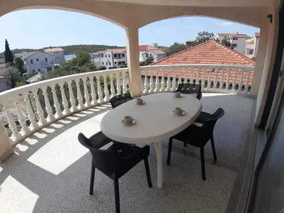 Ferienwohnung für 4 Personen (90 m²) in Pirovac 1/10