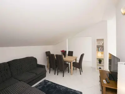 Ferienwohnung für 6 Personen (75 m²) in Pirovac 8/10