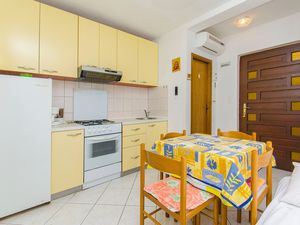 18511528-Ferienwohnung-4-Pisak-300x225-3