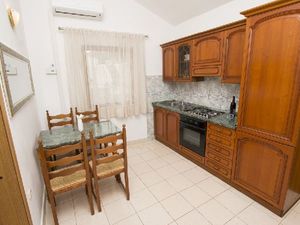 19285115-Ferienwohnung-3-Pisak-300x225-5