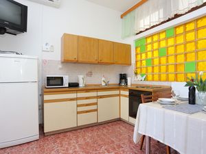 23933056-Ferienwohnung-8-Pisak-300x225-3