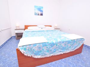 23940508-Ferienwohnung-4-Pisak-300x225-4