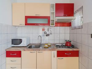 23764975-Ferienwohnung-4-Pisak-300x225-5