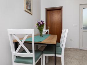 18324105-Ferienwohnung-6-Pisak-300x225-3