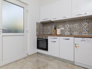 18324105-Ferienwohnung-6-Pisak-300x225-5