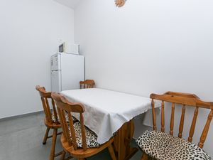 18323141-Ferienwohnung-3-Pisak-300x225-2