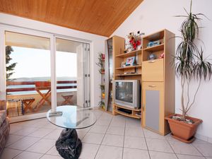 18322170-Ferienwohnung-7-Pisak-300x225-0