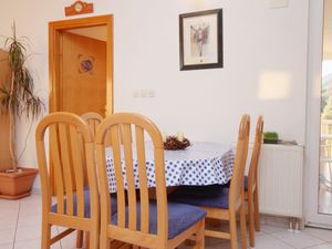 18322170-Ferienwohnung-7-Pisak-300x225-3