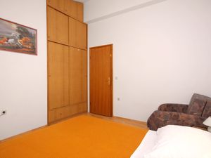 18321333-Ferienwohnung-3-Pisak-300x225-5