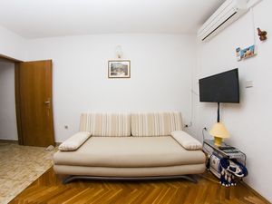 18322235-Ferienwohnung-4-Pisak-300x225-3