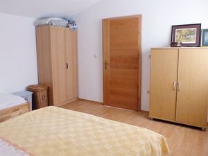 18510575-Ferienwohnung-3-Pisak-300x225-5