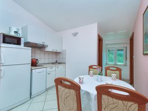 18511458-Ferienwohnung-4-Pisak-300x225-2