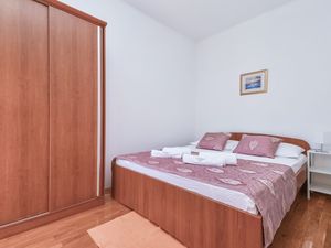 18510693-Ferienwohnung-3-Pisak-300x225-3