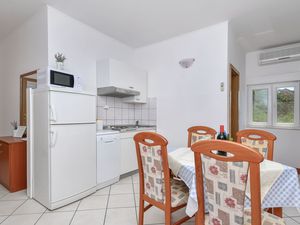 18510692-Ferienwohnung-4-Pisak-300x225-2