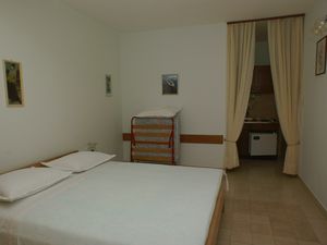 18511524-Ferienwohnung-2-Pisak-300x225-3