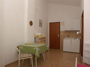 18510758-Ferienwohnung-2-Pisak-300x225-2