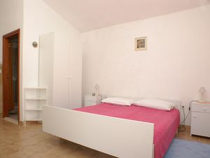 18510758-Ferienwohnung-2-Pisak-300x225-4