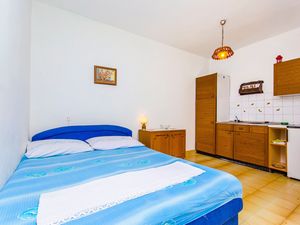 18511529-Ferienwohnung-2-Pisak-300x225-2