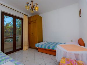 18511527-Ferienwohnung-4-Pisak-300x225-5