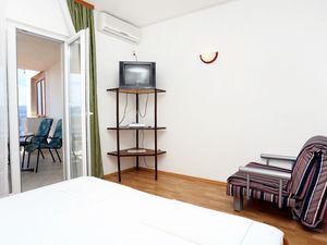 18698981-Ferienwohnung-4-Pisak-300x225-2