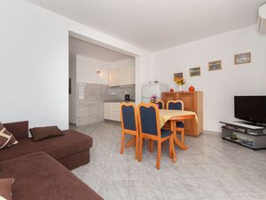 19027642-Ferienwohnung-5-Pisak-300x225-1