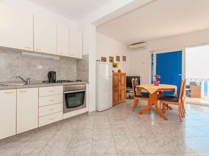 19027642-Ferienwohnung-5-Pisak-300x225-3