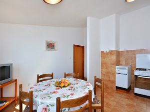 19128757-Ferienwohnung-5-Pisak-300x225-2