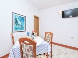 23931016-Ferienwohnung-4-Pisak-300x225-1