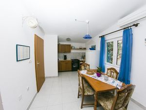 23926453-Ferienwohnung-5-Pisak-300x225-1