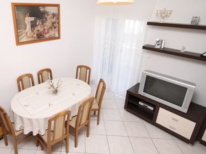 23927994-Ferienwohnung-6-Pisak-300x225-2