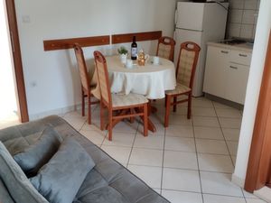 23931015-Ferienwohnung-3-Pisak-300x225-3