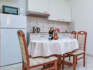 23931015-Ferienwohnung-3-Pisak-300x225-4