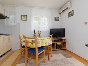 23932157-Ferienwohnung-5-Pisak-300x225-3