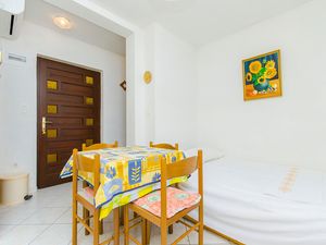 23927034-Ferienwohnung-4-Pisak-300x225-1