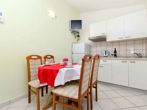 24032886-Ferienwohnung-3-Pisak-300x225-4