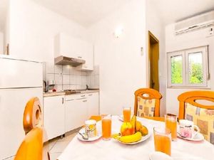 22251785-Ferienwohnung-0-Pisak-300x225-5