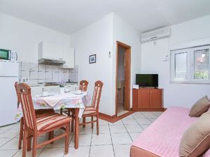 22250993-Ferienwohnung-0-Pisak-300x225-5