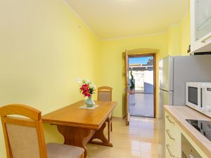 23762591-Ferienwohnung-2-Pićan-300x225-3