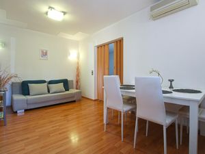 23988523-Ferienwohnung-3-Pjescana Uvala-300x225-5