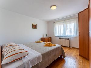 23921798-Ferienwohnung-4-Pjescana Uvala-300x225-1