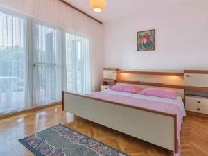 23999805-Ferienwohnung-4-Pjescana Uvala-300x225-1