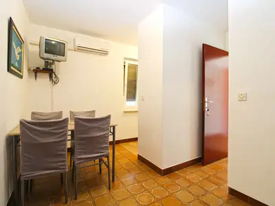 Ferienwohnung für 4 Personen (38 m²) in Pjescana Uvala 5/10